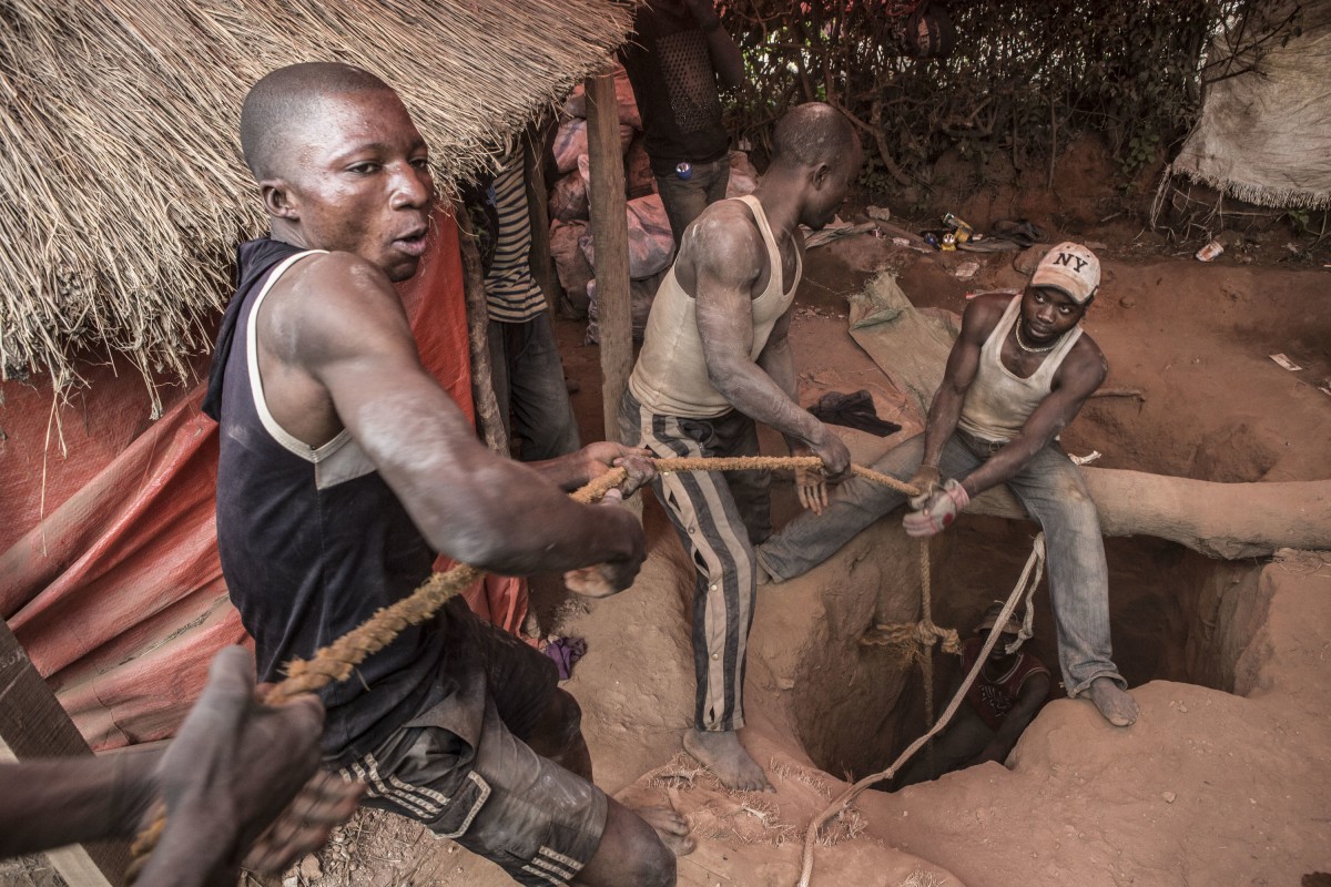 Creuseurs artisanaux, dans la province du Katanga en République Démocratique du Congo  © Johanna de Tessières / Solsoc