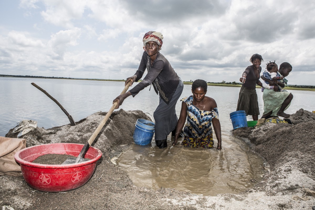 Creuseurs artisanaux, dans la province du Katanga en République Démocratique du Congo  © Johanna de Tessières / Solsoc