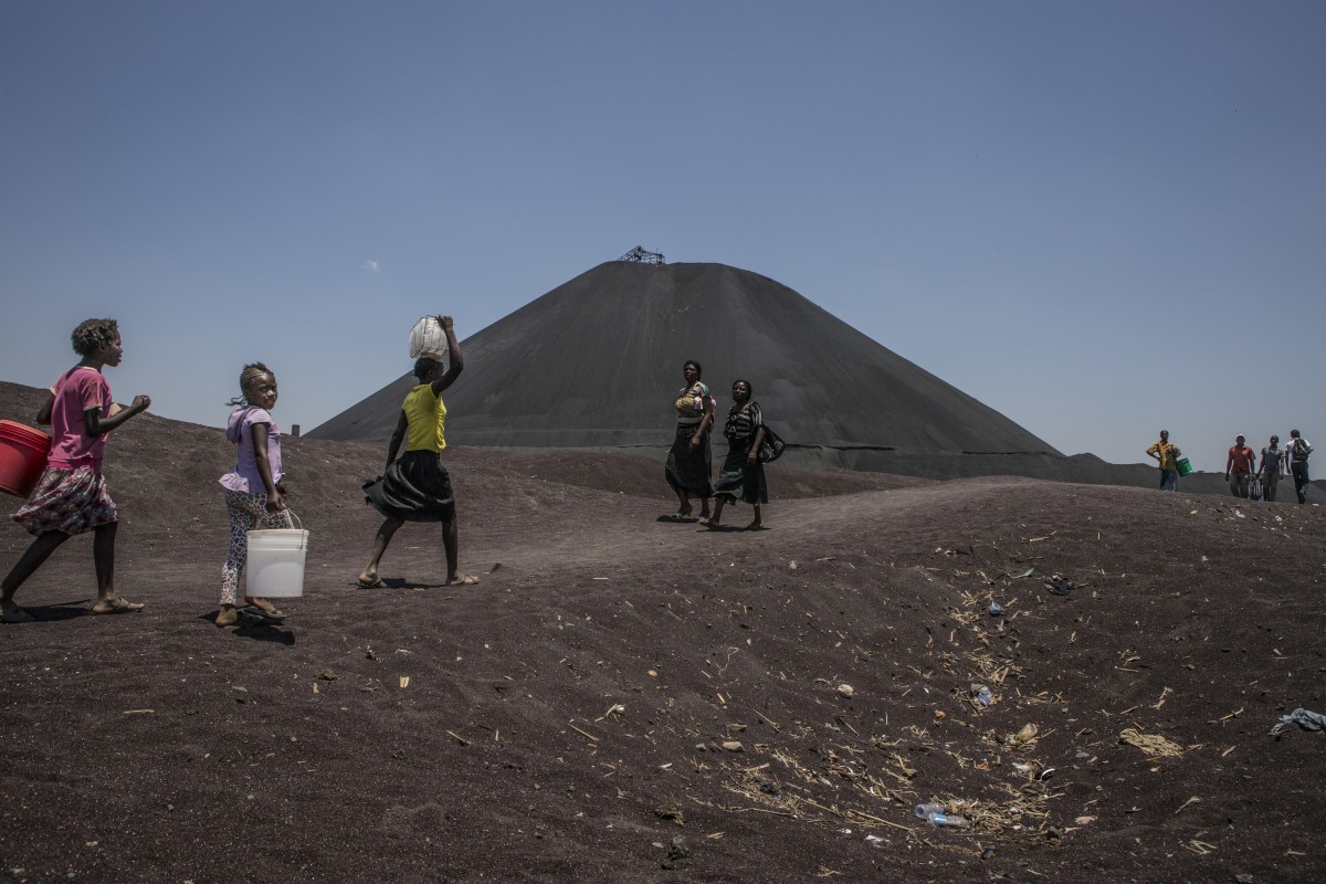 Creuseurs artisanaux, dans la province du Katanga en République Démocratique du Congo  © Johanna de Tessières / Solsoc