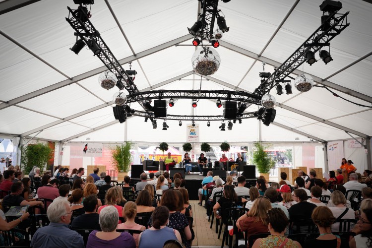 Débat: "Pourquoi les femmes s’emparent-elles des combats sociaux et écologiques ?" sous le stand de la FGTB Wallonne